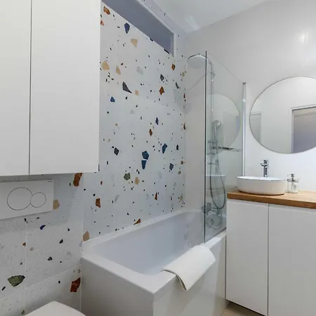 2-bedroom With Balcony Near Hippodrome
