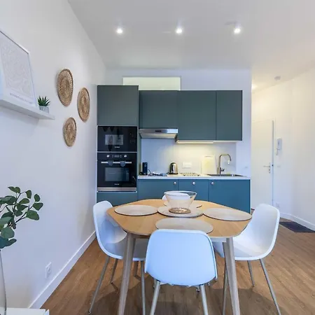 2-bedroom With Balcony Near Hippodrome דירה *