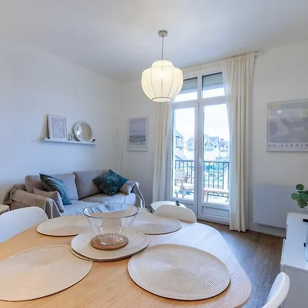 2-bedroom With Balcony Near Hippodrome Appartement *