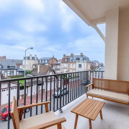 2-bedroom With Balcony Near Hippodrome Appartement